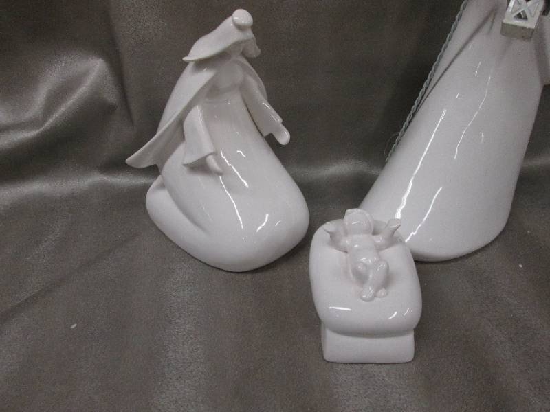 Lot of 43 pc Glazed White Ceramic ...