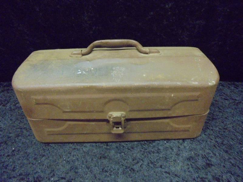 Vintage Metal Tacklebox, 7x15x7
