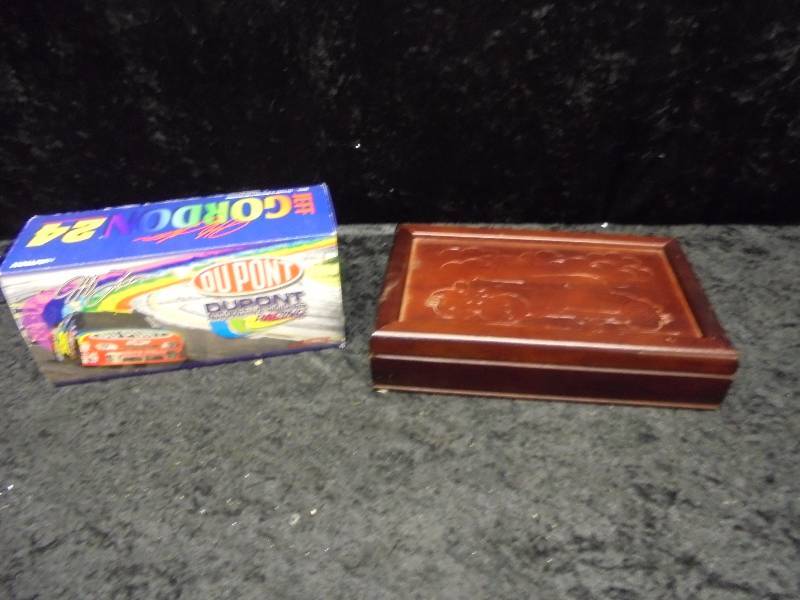 NASCAR Jeff Gordon 124 Limited & Wood Box wCar Carved