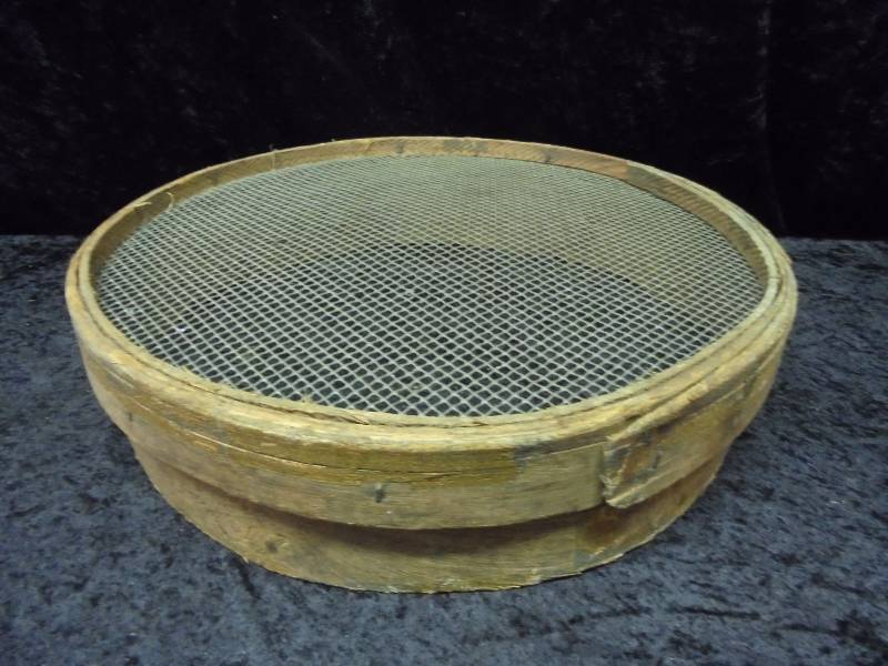 Vintage Sifter, 18 Round