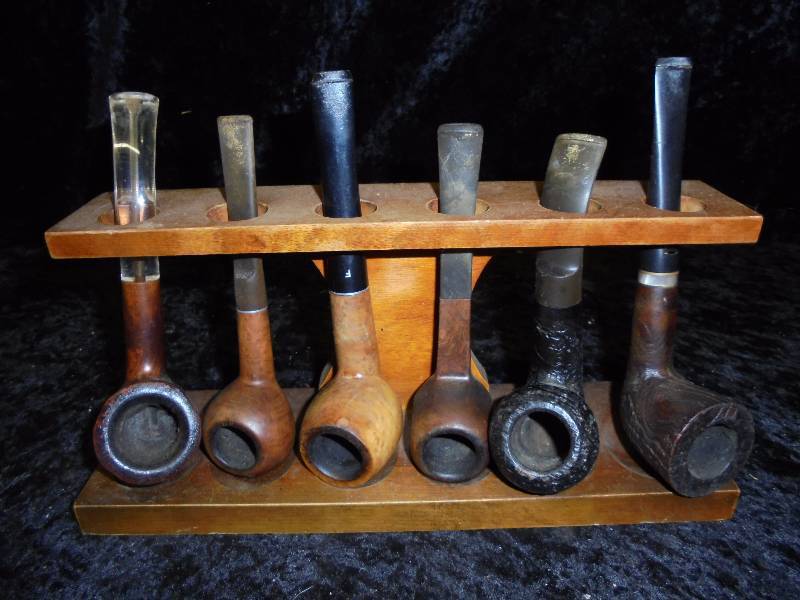 Lot - Tobacco Pipes wStand