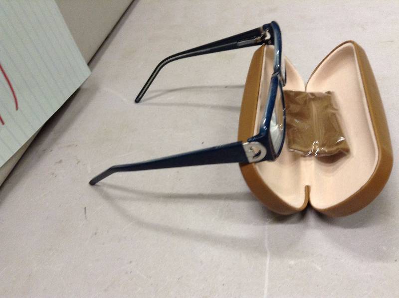 lot 19 image: Reading Glasses 2.50 with case