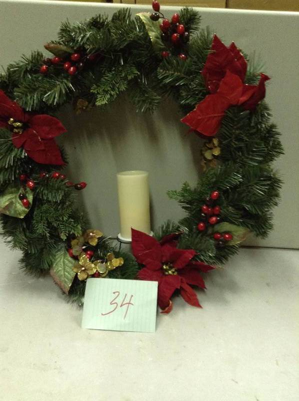 lot 34 image: 32 Red Points Holiday Wreth