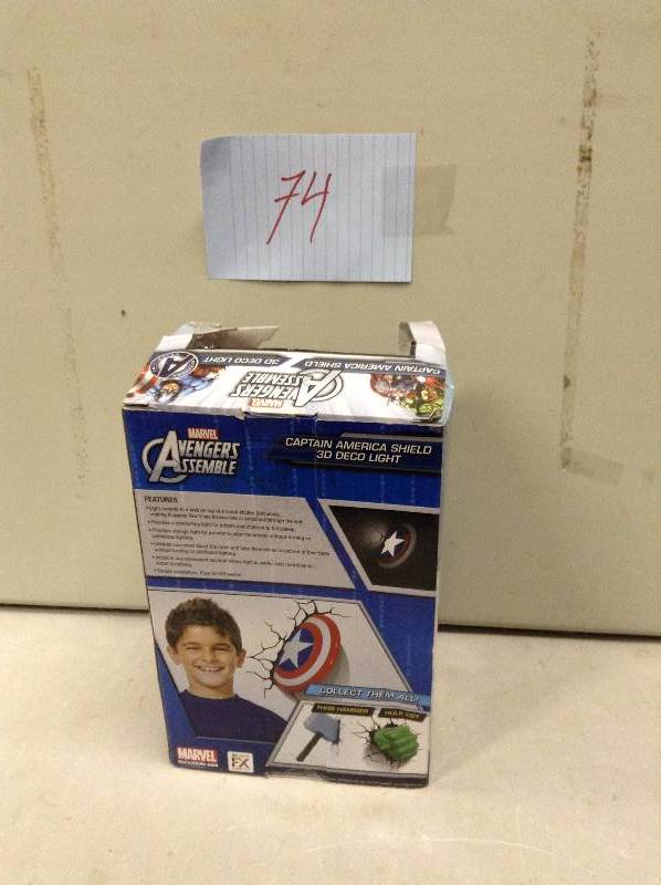 lot 74 image: Captain America Shield 3D Deco Light