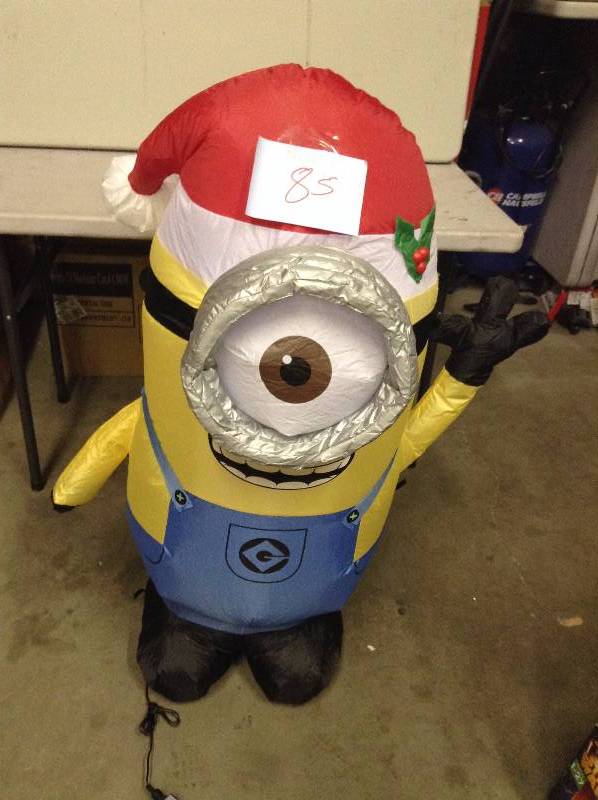 lot 85 image: Minion Christmas Inflatable