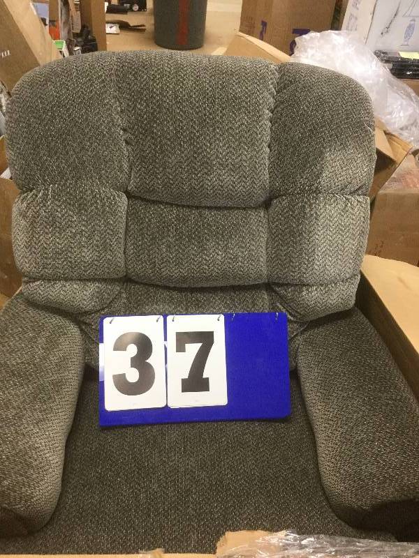 lot 37 image: Classic Microfiber 9930 Big & Tall Recliner - Green stock and actual photos used to display item
