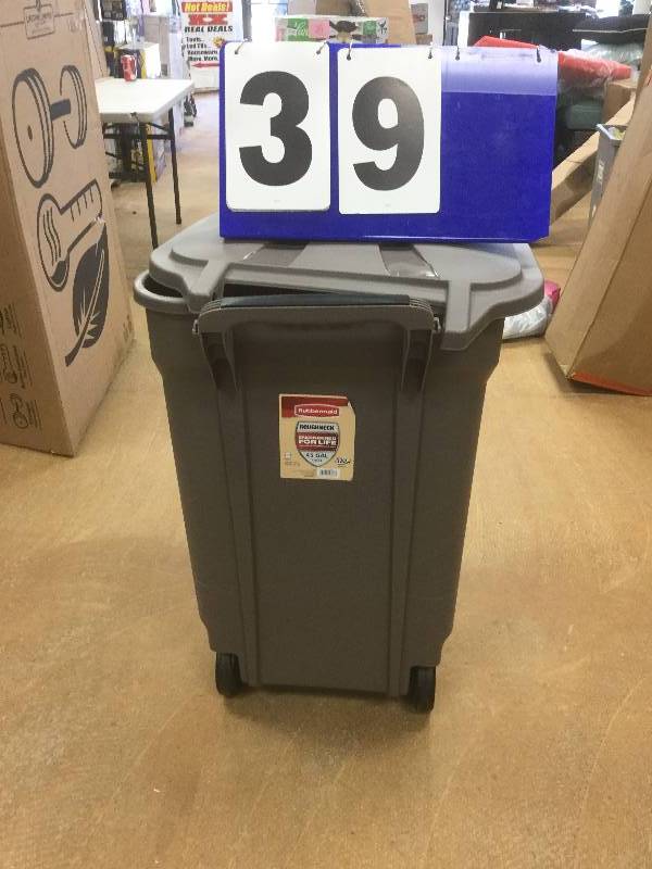 lot 39 image: Rubbermaid Roughneck 45 Gal. Black Wheeled Trash Can with Lid