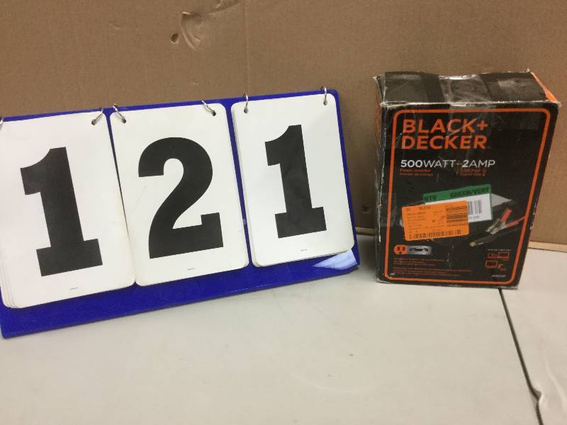 lot 121 image: Black and Decker 500 watt power inverter