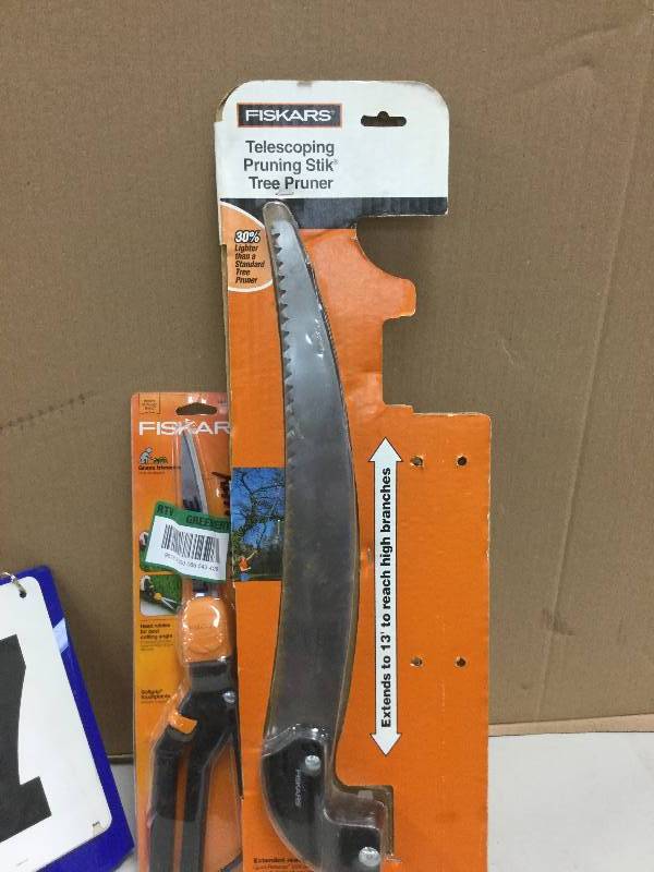lot 137 image: Lot of 2 Fiskars Items