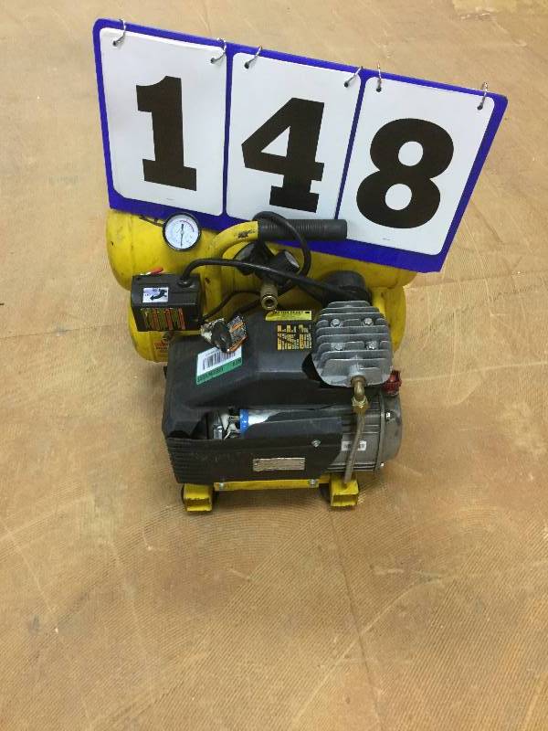 lot 148 image: Dewalt 4 gal Compressor used in working condition