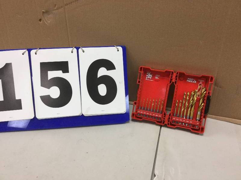 lot 156 image: Milwaukee 15 PC Drill Bits