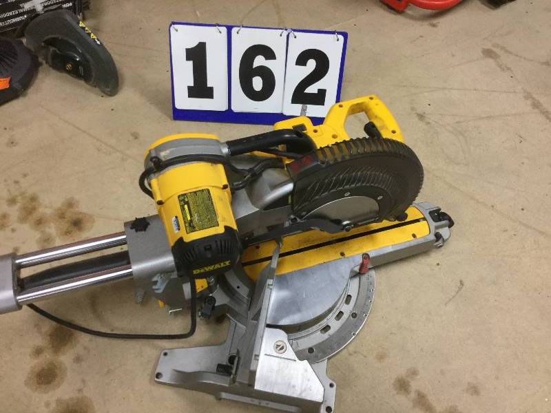 lot 162 image: Dewalt Sliding Compound Miter Saw I DWS780 used in very good condition