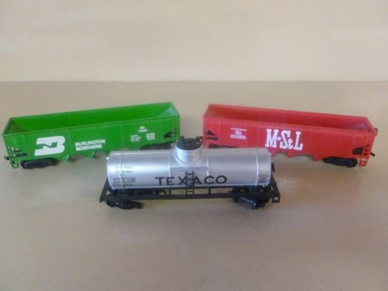 HO Scale Train Cars