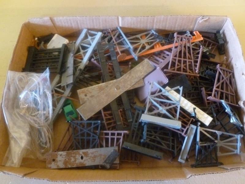 HO Scale Train Set Items