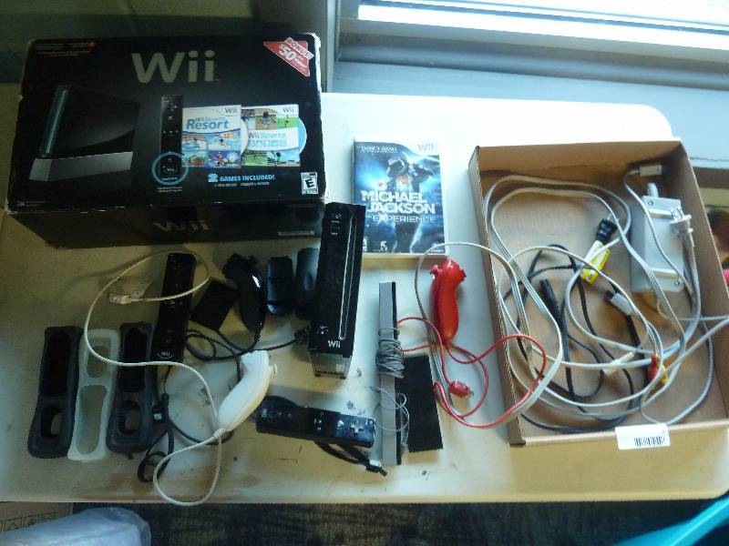 lot 5 image: Wii Game System