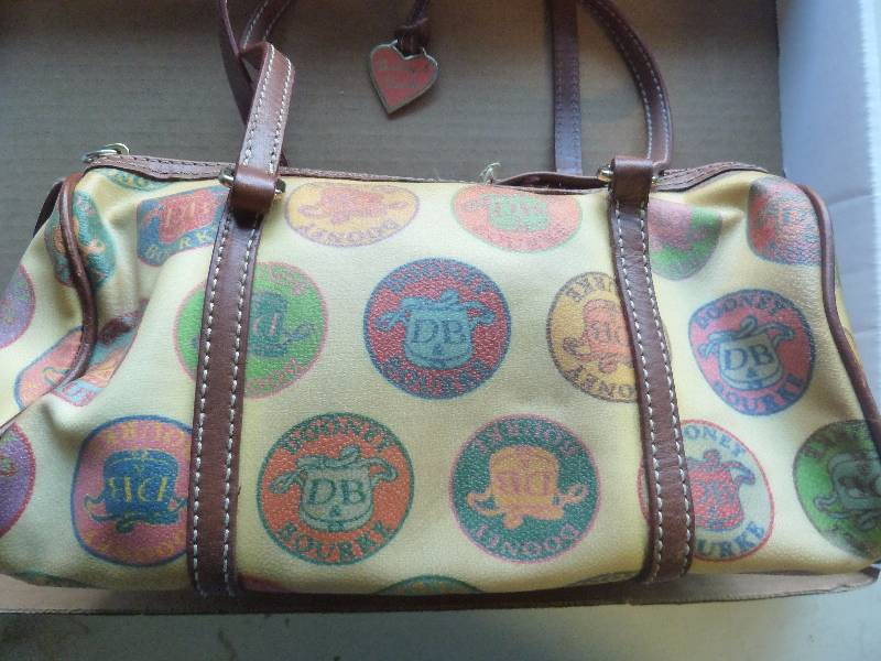 lot 6 image: Dooney  and Bourke Purse