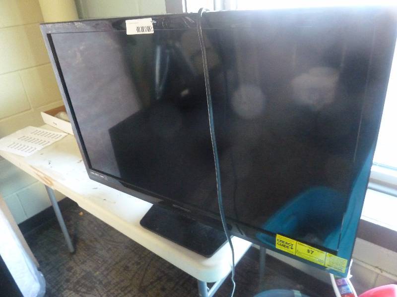 lot 7 image: Emerson 32 Flat Screen TV