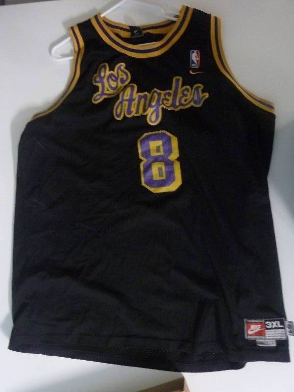 lot 22 image: Kobi Bryant Los Angeles Lakers Jersey #8