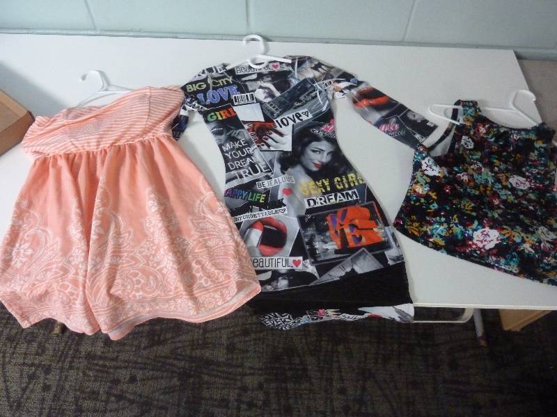 lot 26 image: Womens Clothing