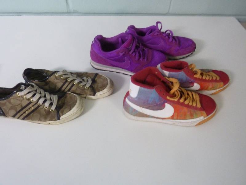 lot 27 image: Tennis Shoe Lot