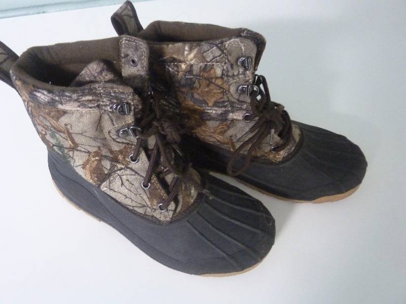 lot 30 image: Ozark Trail Boots