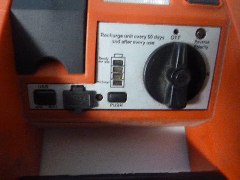 lot 31 image: Black & Decker Jump Starter