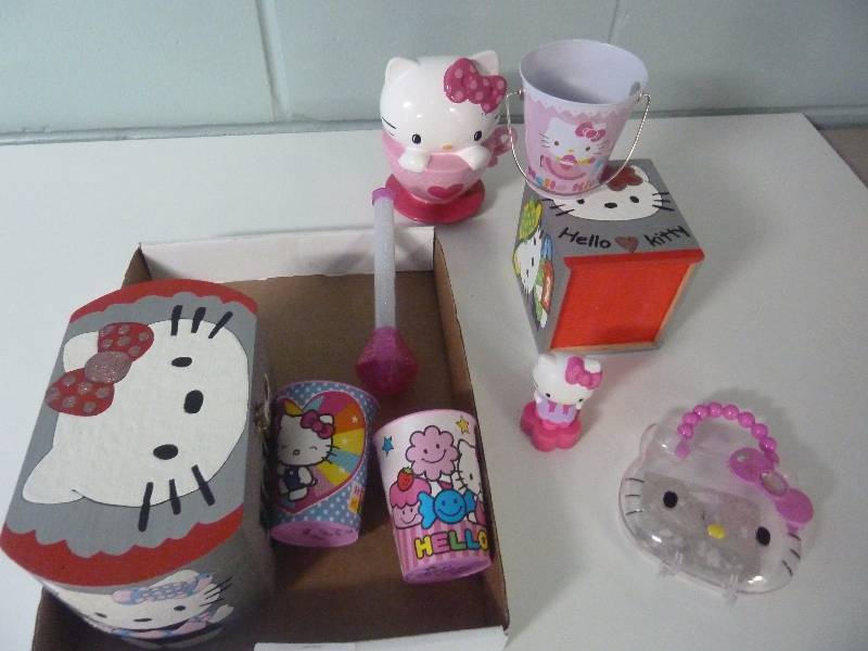 lot 34 image: Hello Kitty Lot