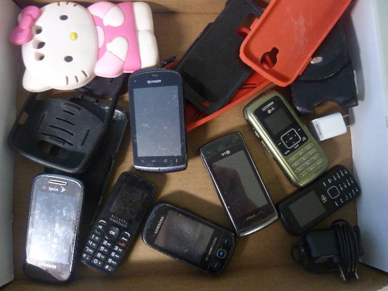 lot 38 image: Cell Phone Lot