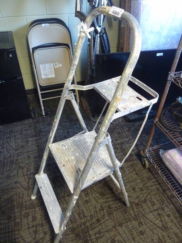 lot 42 image: Aluminum Step Ladder