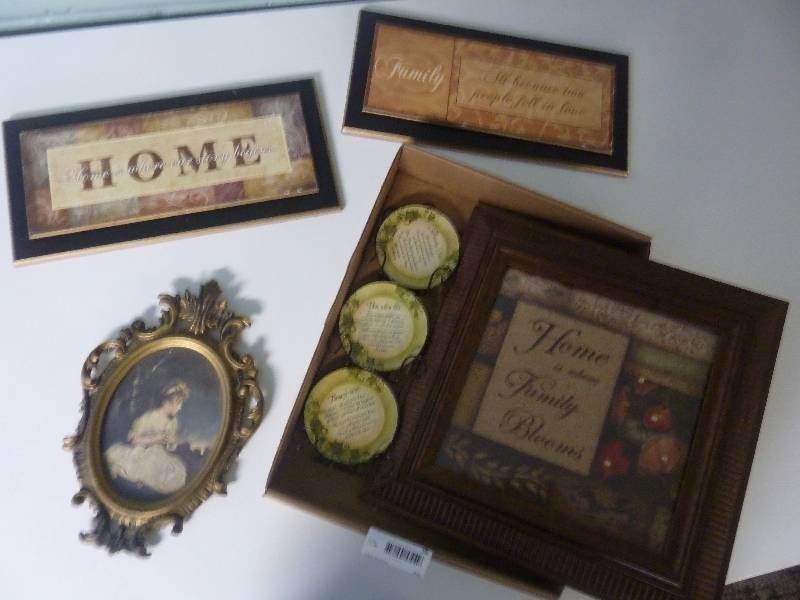 lot 56 image: Home Decor Lot