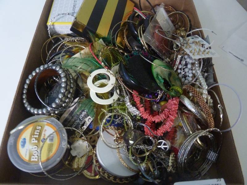 lot 59 image: Large Costume Jewelry Lot