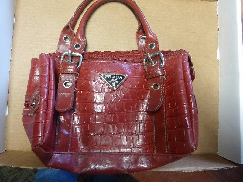 lot 68 image: Prada Purse