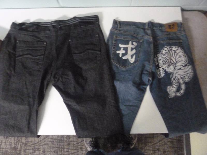 lot 73 image: Mens Jeans