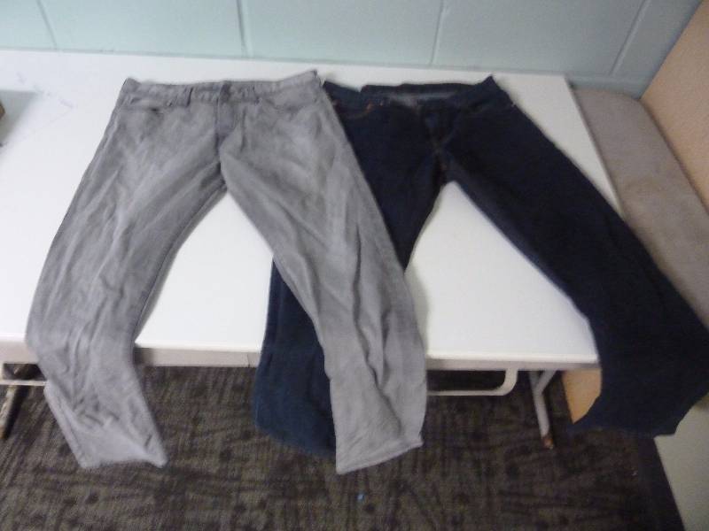 lot 74 image: Jeans Lot