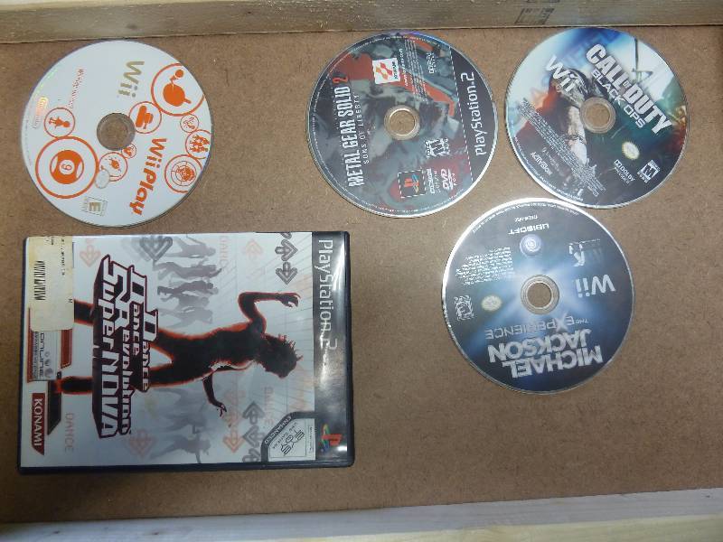 lot 77 image: Wii Games