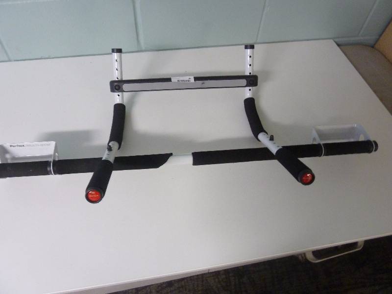 lot 96 image: Pull Up Bar