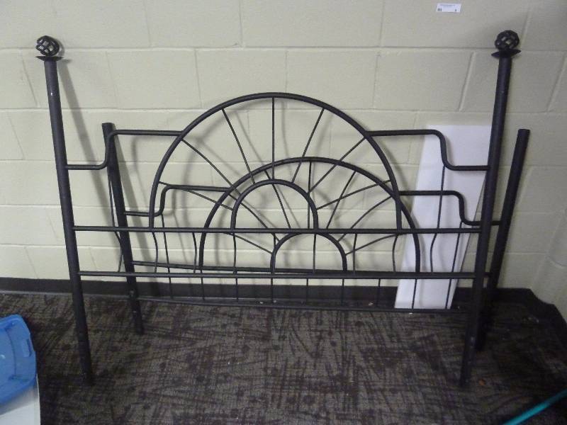 lot 115 image: Vintage Bed