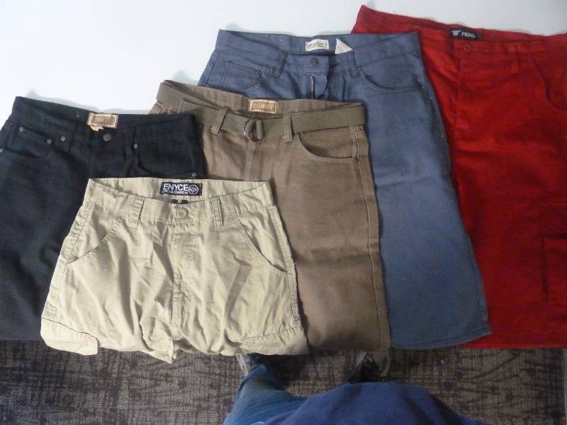 lot 132 image: Mens Short Lot