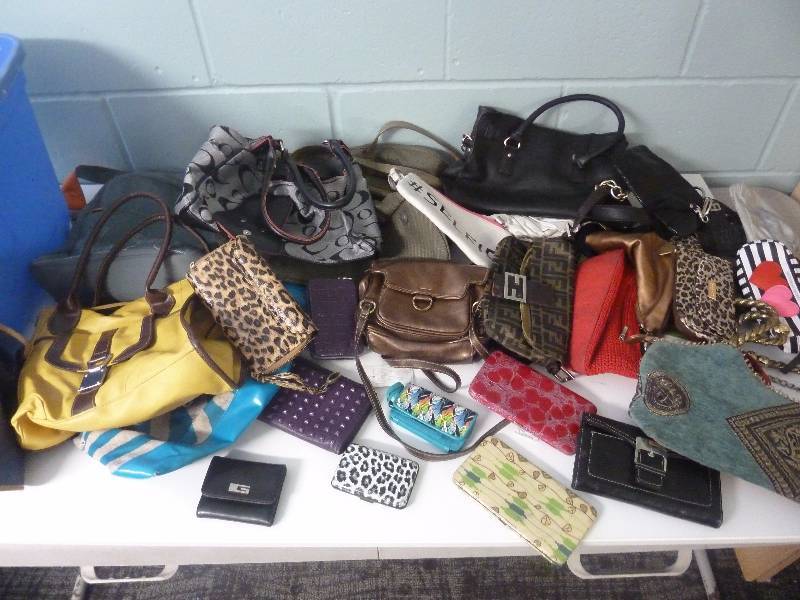 lot 143 image: Large Tub of Purses