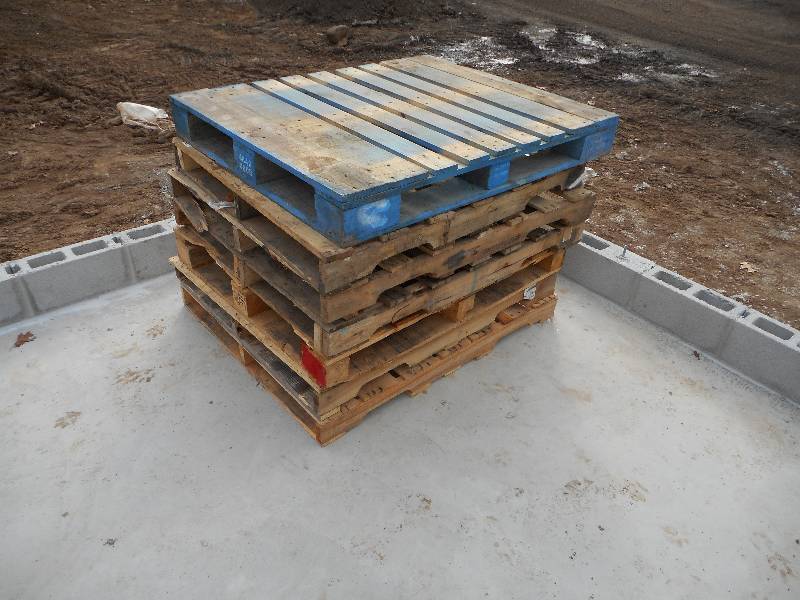 (10) WOOD PALLETS