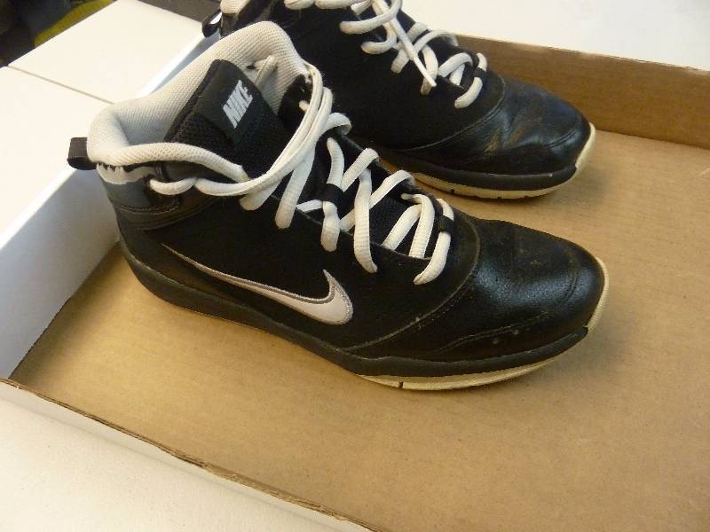 Nike Tennis Shoes