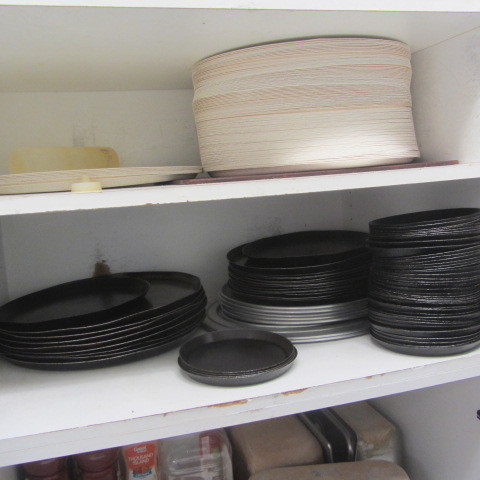 lot 55 image: Pizza Pans & Servers