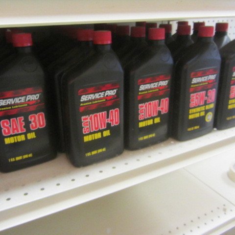 lot 70 image: Motor Oil