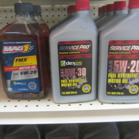 lot 71 image: Motor Oil