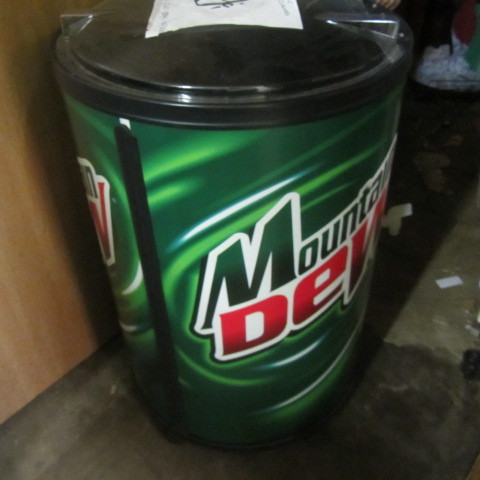 lot 101 image: Mountain Dew Roller Cooler
