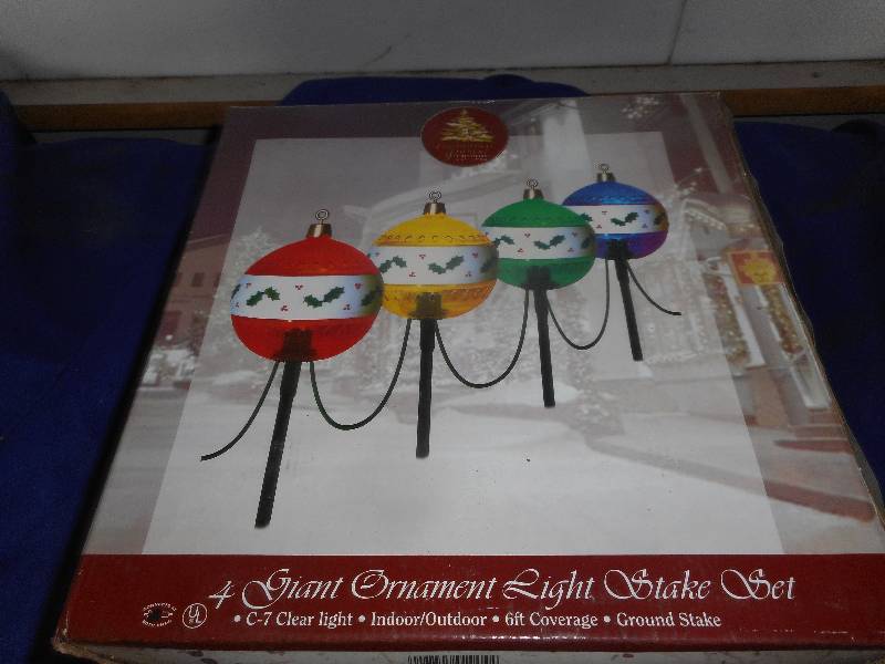 4 GIANT ORNAMENT STAKE SET