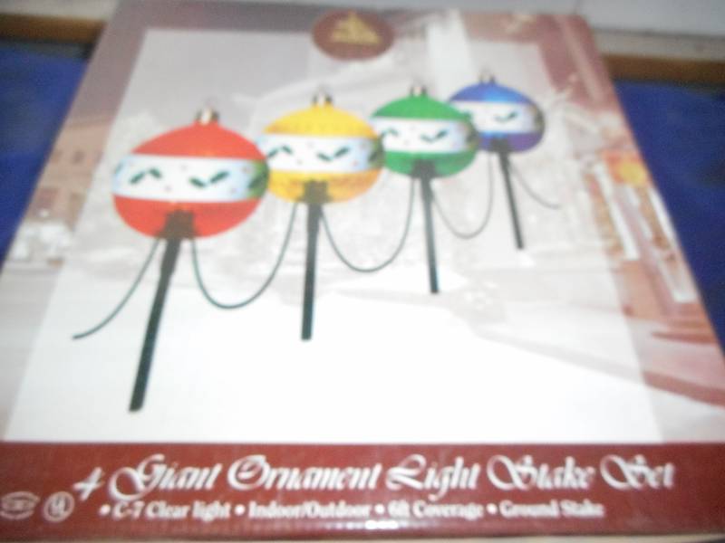 4 GIANT ORNAMENT LIGHT STAKES