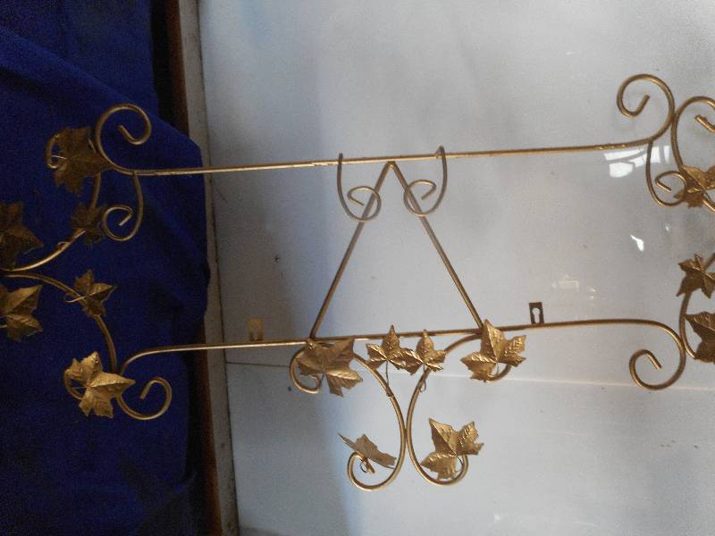 HOME INTERIOR PLATE HANGER