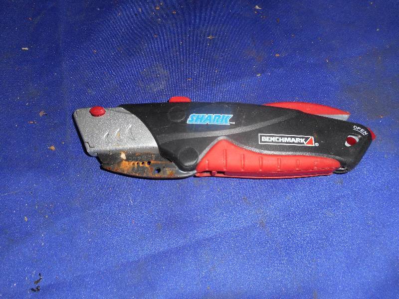 LG BENCHMARK UTILTY KNIFE