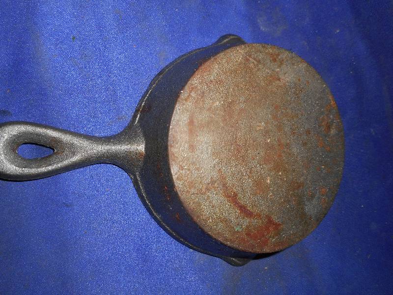SMALL CAST IRON FRYING PAN